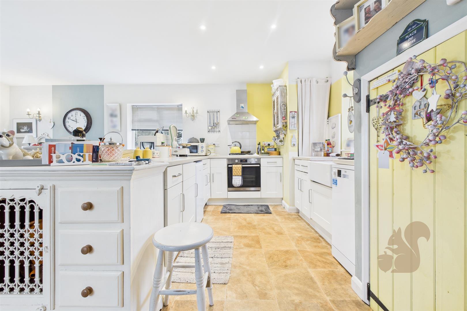 LOUNGE/KITCHEN ANNEX